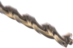 08,3